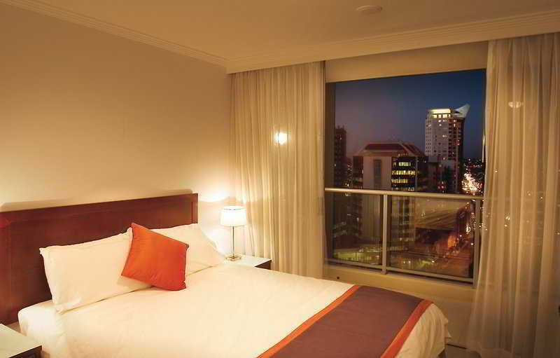 Oaks Brisbane Lexicon Suites الغرفة الصورة